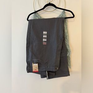 Men’s Levi’s 541 athletic taper fit 42/32 stretch